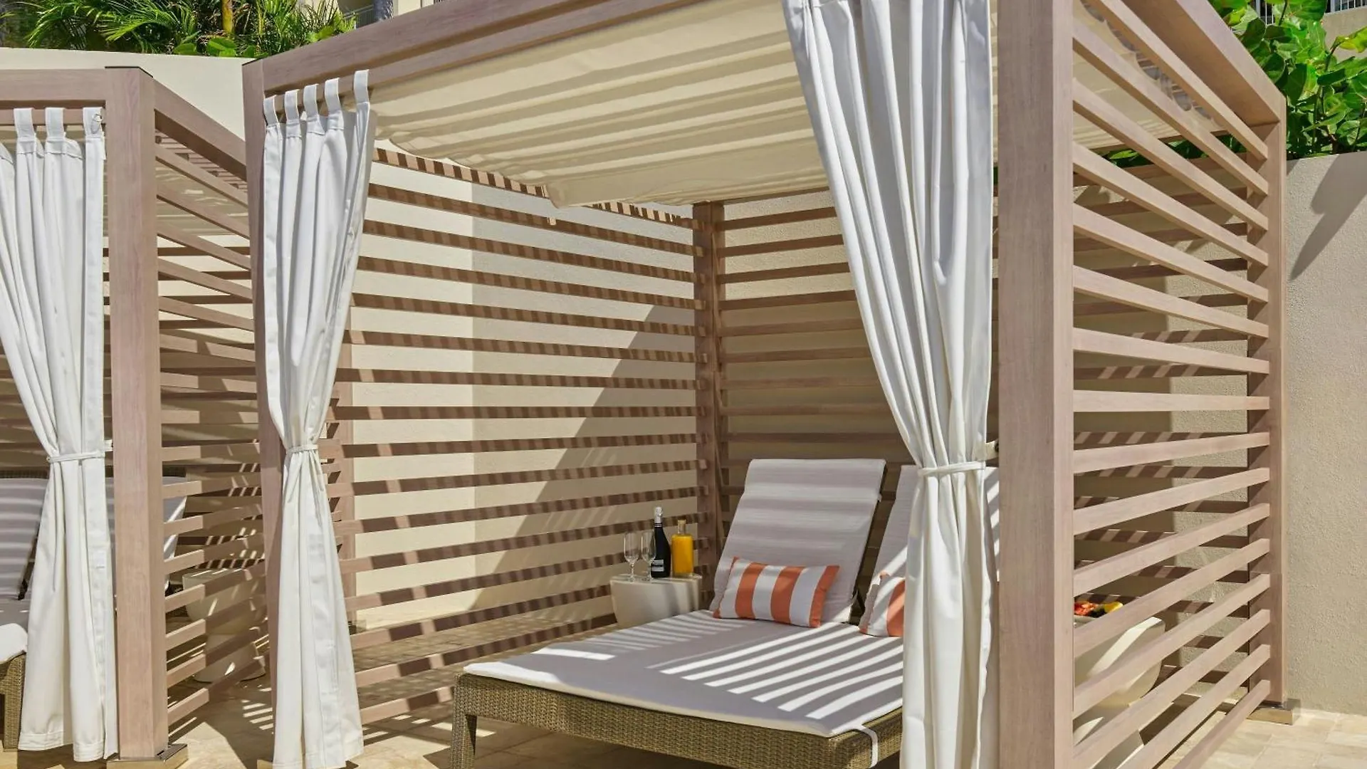 Buoy Haus Beach Resort St Thomas Autograph Collection Nazareth Hotel